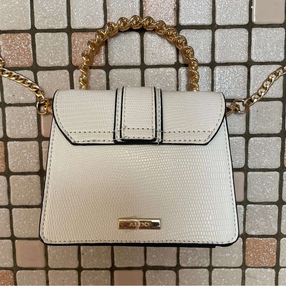 Aldo Mini White Square Handbag with Gold Lion and Chain - Picture 4 of 10